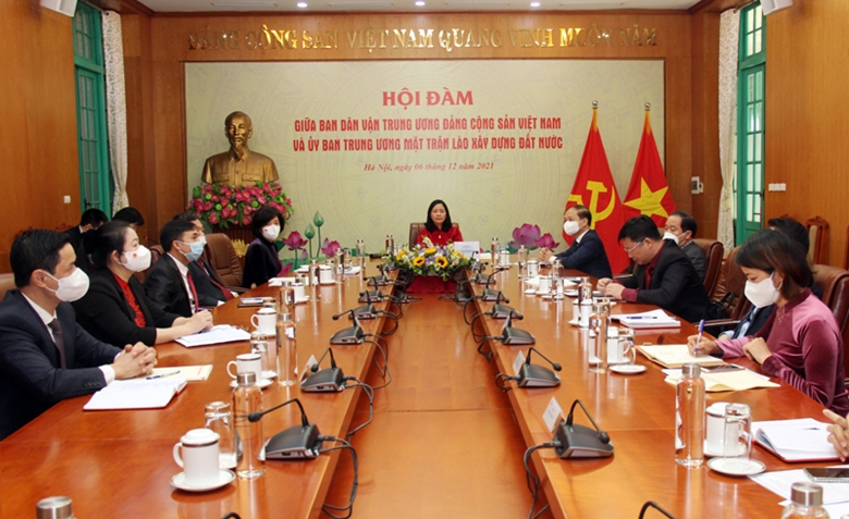 Des responsables vietnamiens et lao s entretiennent en ligne